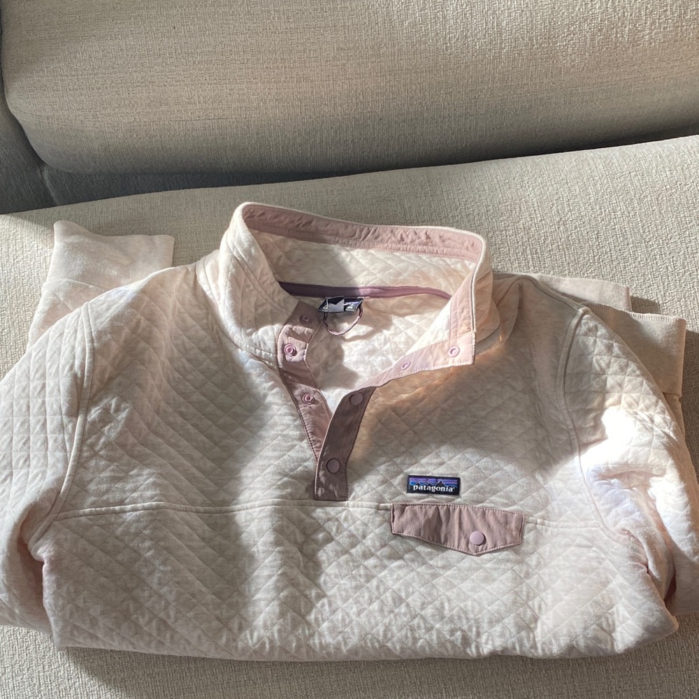 Patagonia women’s Light Pink Quilted Sweatshirt